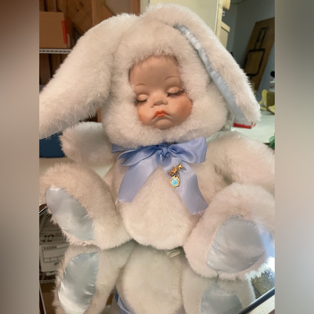 House of Lloyd Christmas Around the World Snow Bunny